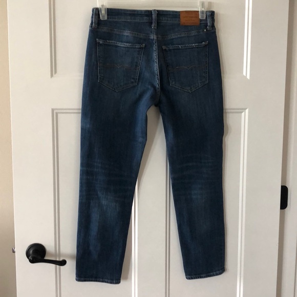 Lucky Brand. Ankle length. Mid-rise, stretch jeans - Picture 3 of 3